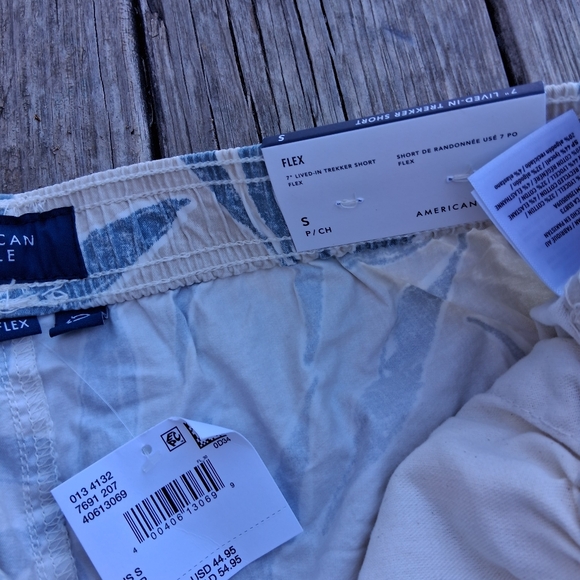 American Eagle 7” Lived-In Trekker Flex Shorts Small NWT - Picture 2 of 4
